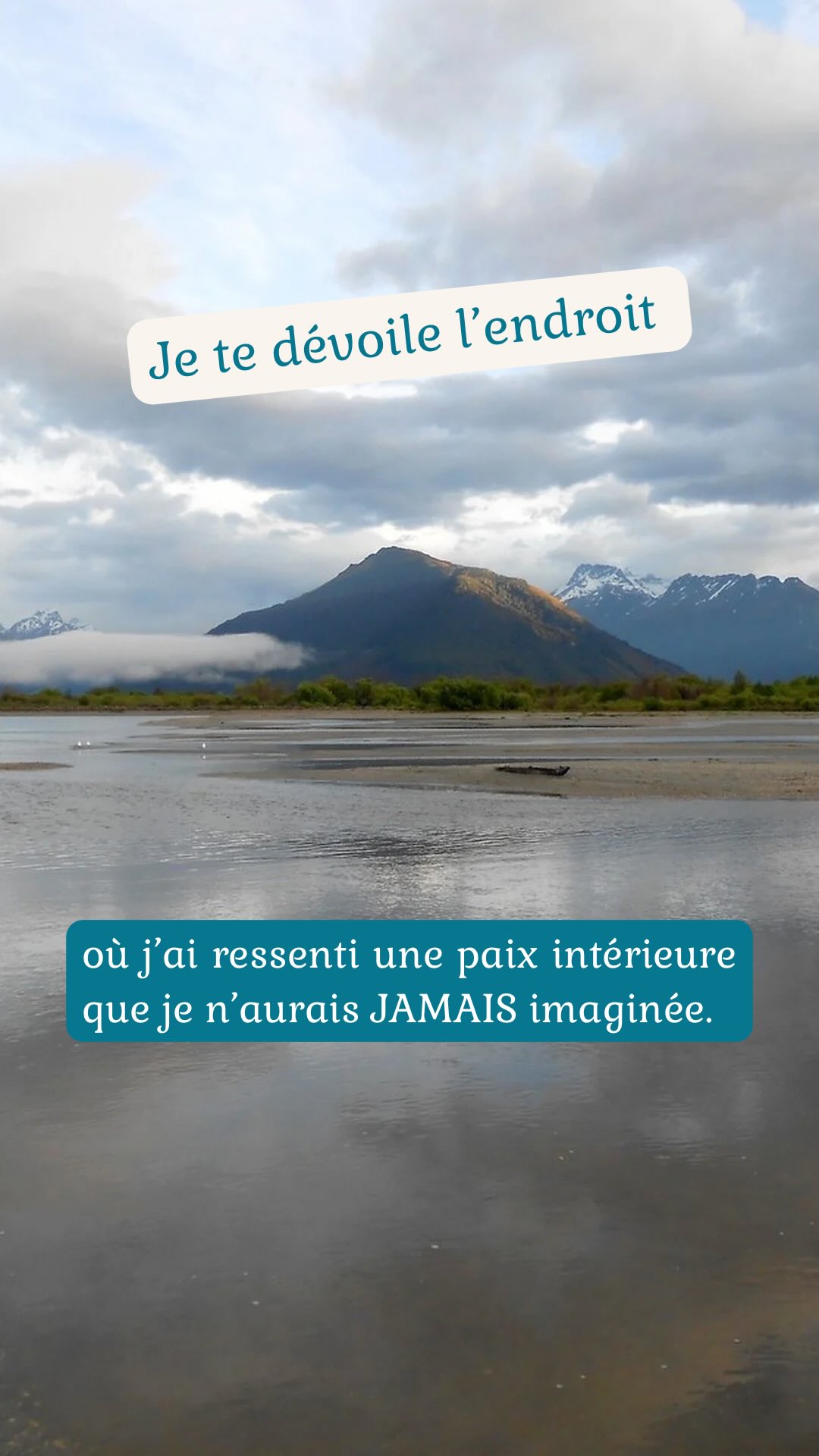 🇳🇿Lorsque je suis arrivée à Glenorchy, j’ai tout de suite été frappée par la beauté de ce petit village au bord du lac Wakatipu.

Le lendemain de mon arrivée, je me suis levée avant le soleil et je suis allée sur le ponton. J’étais seule. Il n’y avait aucun bruit, juste le lac et les montagnes.

Et au milieu de ce décor incroyable , se dressait une petite montagne. Je l’ai regardé un moment, et j’ai senti quelque chose s’ouvrir en moi. Je me suis sentie en paix, j’étais exactement là où je devais être.

Et toi, qu’est-ce qui te fait te sentir le plus en paix ? Un endroit, une personne, une chanson, une odeur… raconte-moi en commentaire. 💬